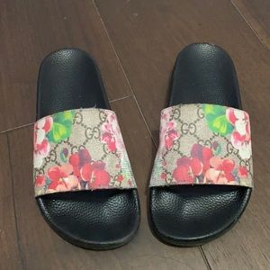 Gucci blooms slides size 5